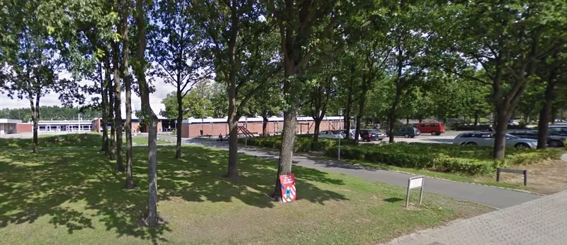 Syrebombe kastet mod børn på skole