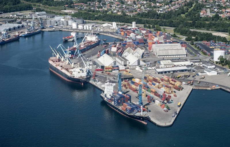 Havnefusion bag lukkede døre