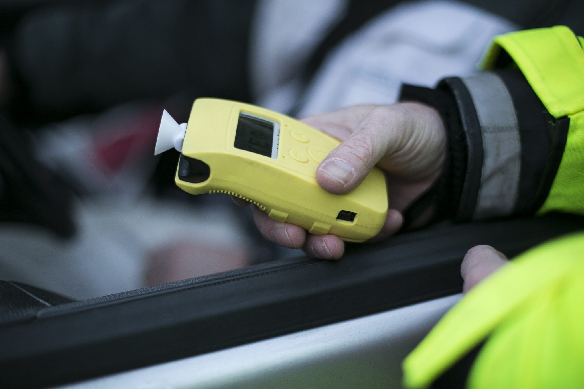Spirituspåvirket bilist stoppet på motorvej – anden taget med kokain på landevej