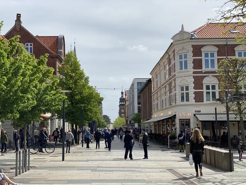 140 millioner kroner skal sikre mere liv i bymidter