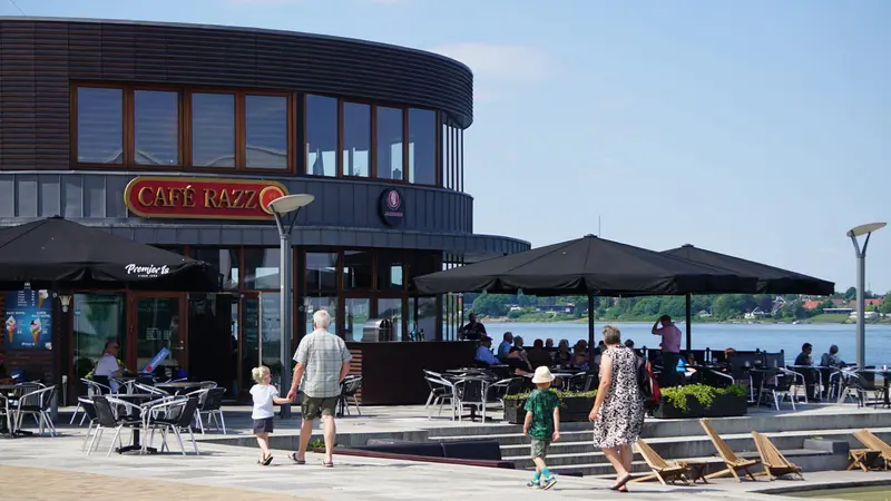 Bord-banditter: Café-ejer fra Middelfart udlovede dusør for stjålet møbel i usædvanlig flugt til søs