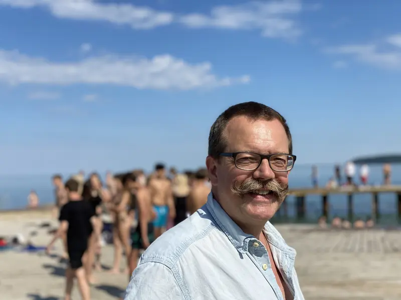 Kvinde fundet i vandet ved Hyby Strand