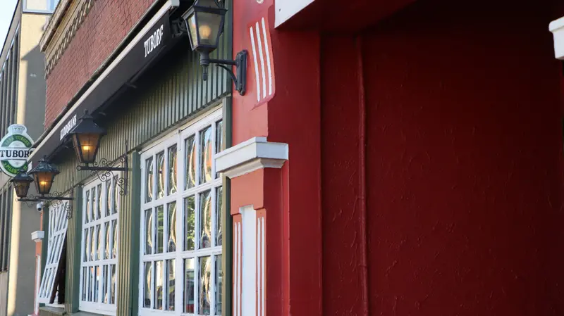 Ølflaske-angreb midt i Fredericia: 25-årig sigtet for vold