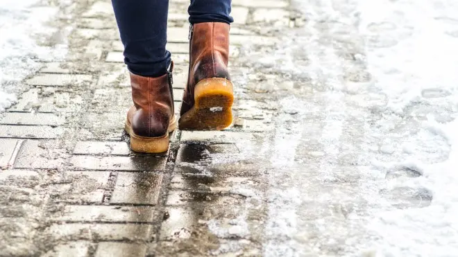 Snerydningen i Fredericia rykkes en time frem — snehegn på de udsatte veje droppes