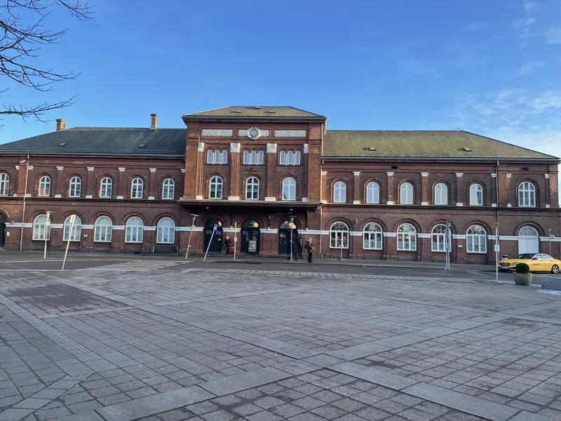 15-årig sigtes for Tricktyveri på Banegårdspladsen i Kolding