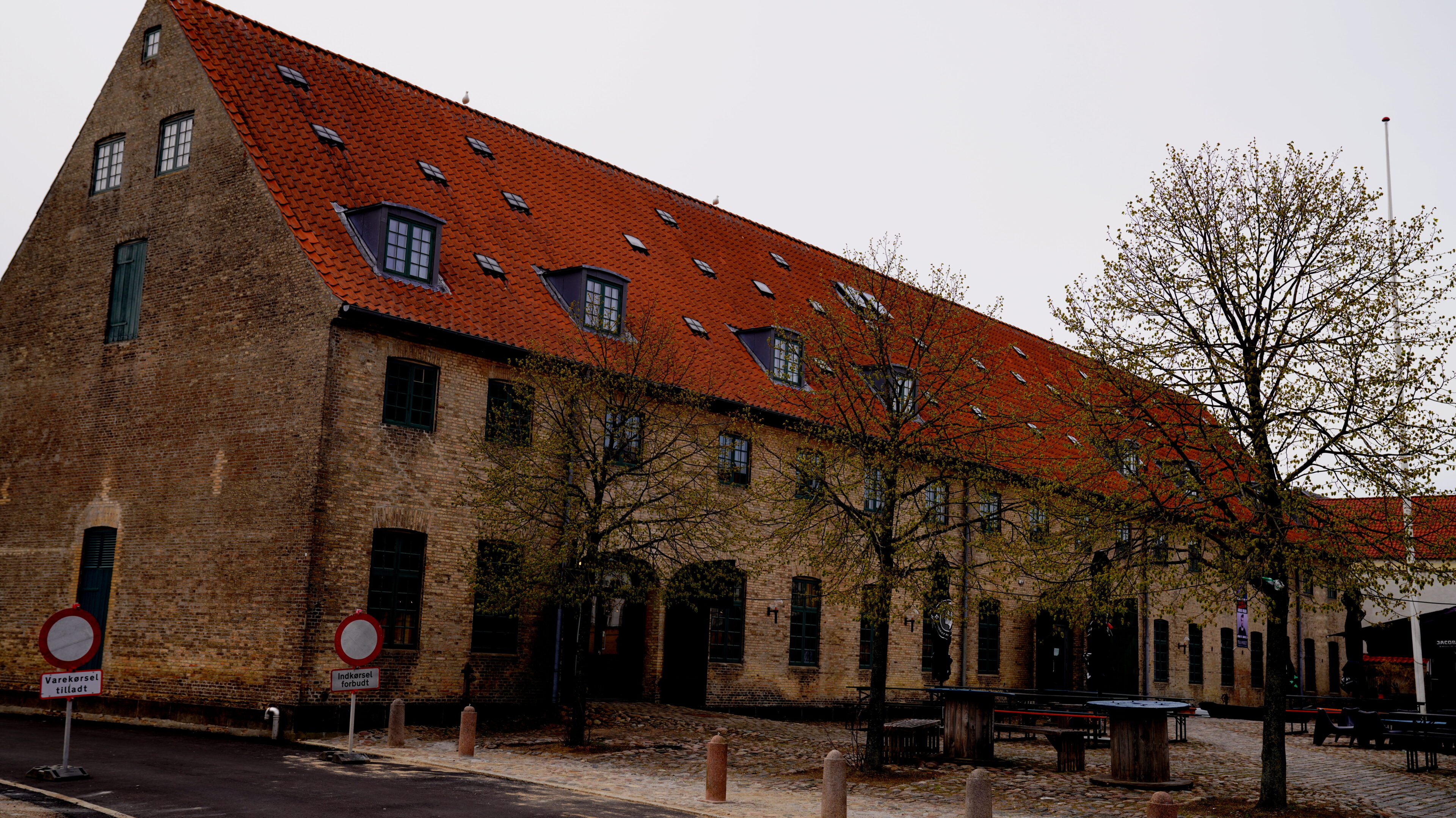 Tøjhuset ransaget af konkurrencestyrelsen