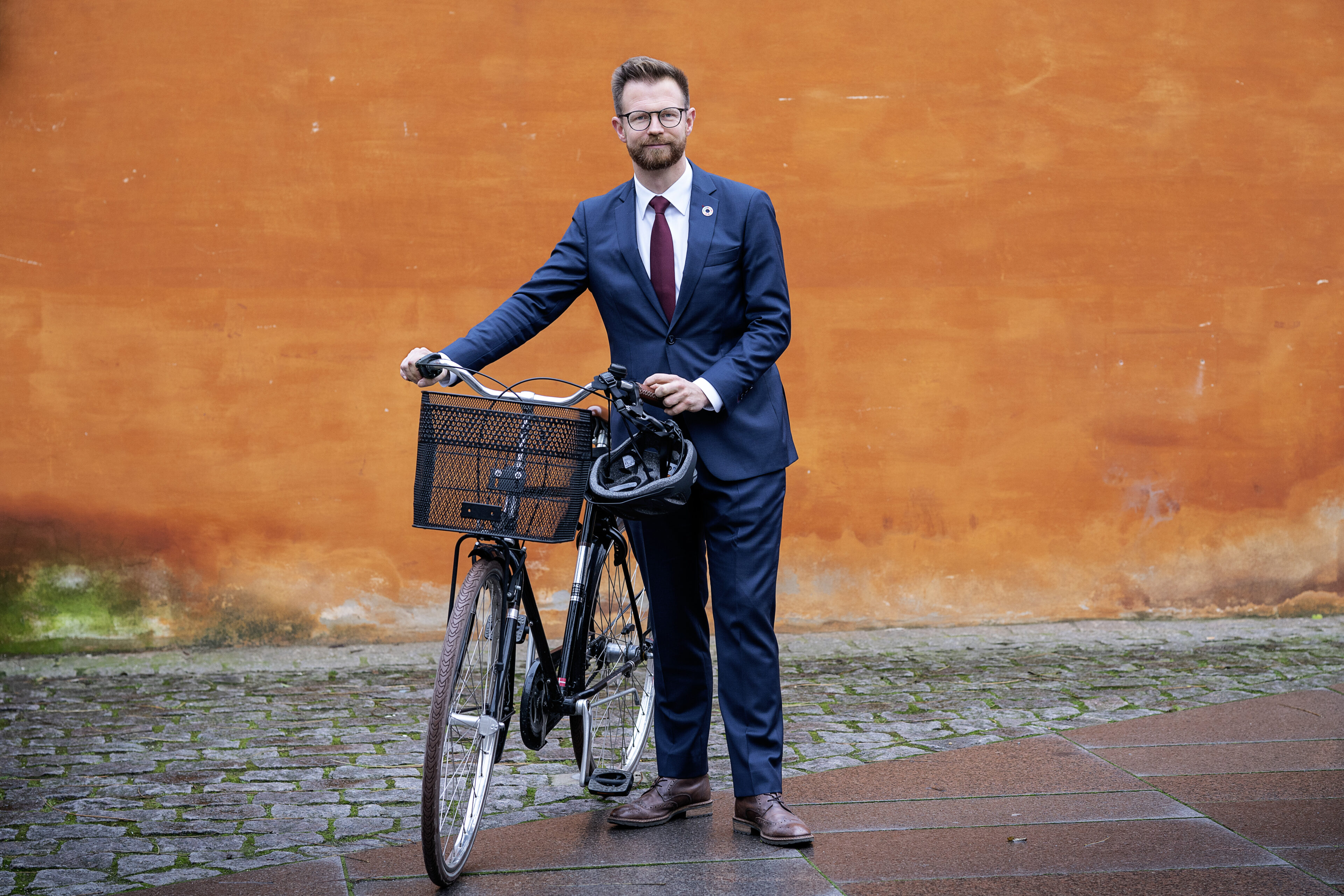 Tidligere ministers billede brugt på datingsider