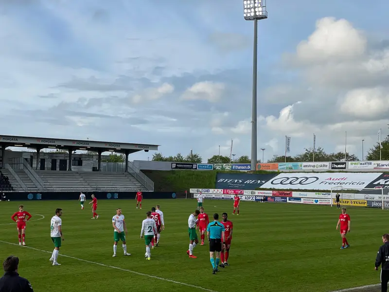 Fredericia Banegård fyldt af nysgerrige blikke og tog-entusiaster