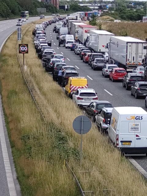 Større færdselsuheld skaber køkørsel på motorvej
