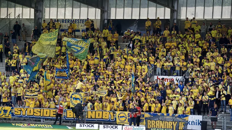 Uro og vold til fodboldkamp: Justitsministeren vil have klubberne til ansvar