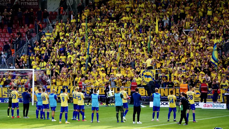 Tre anholdt i Brøndby efter fodboldkamp