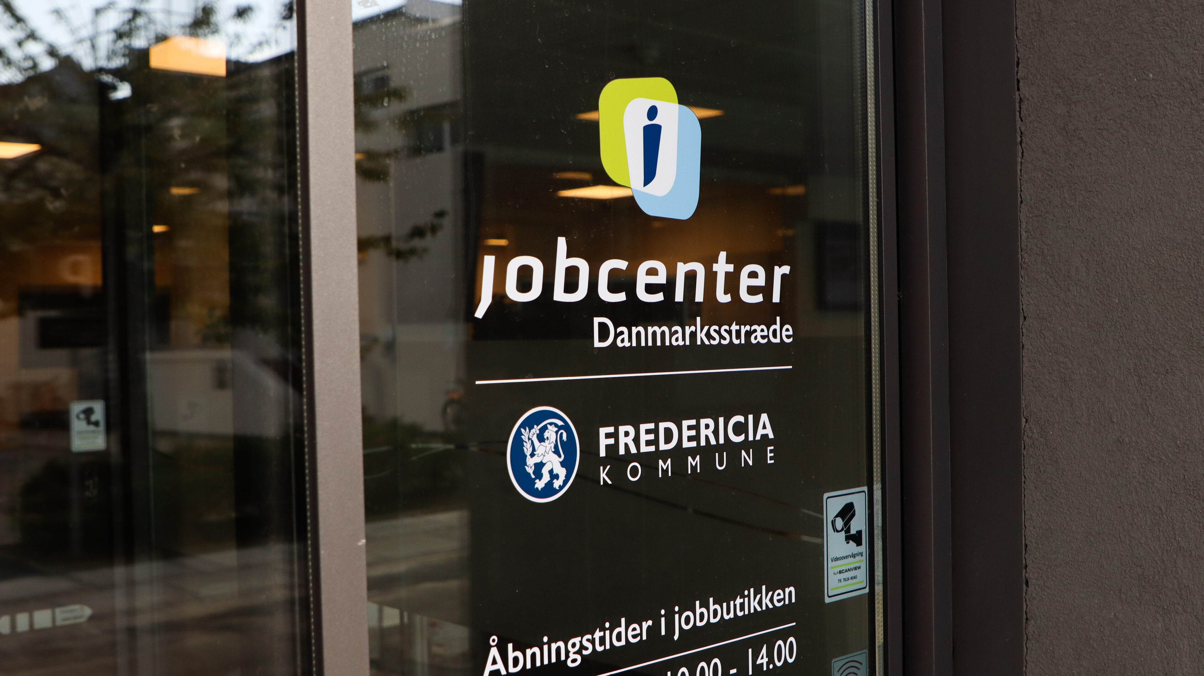 Ny aftale: Sygemeldte skal fremover til 60.000 færre samtaler i jobcentret
