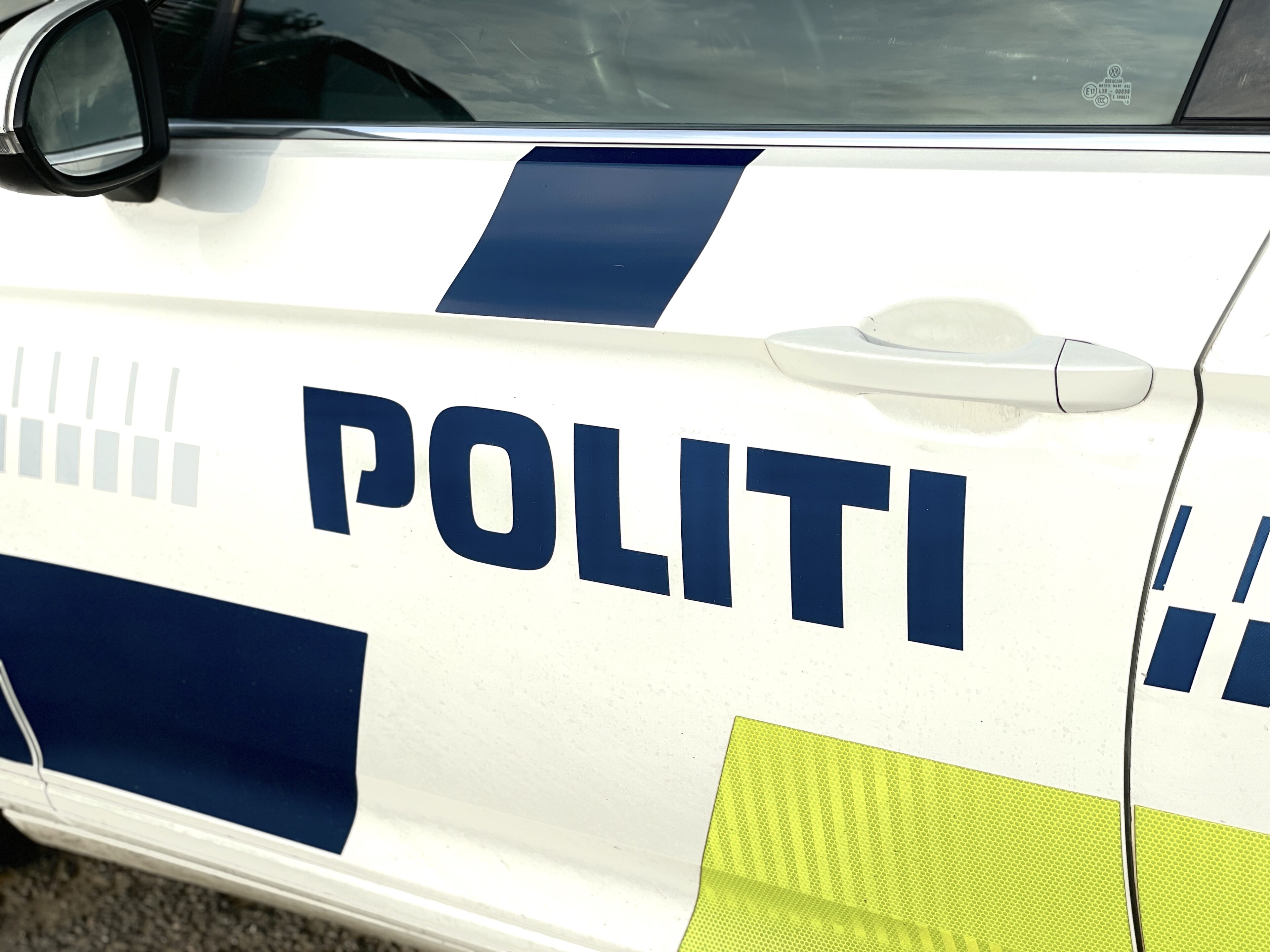 Tyv på spil i café ved Banegårdspladsen: Stak af med pengekasse – men droppede iPad