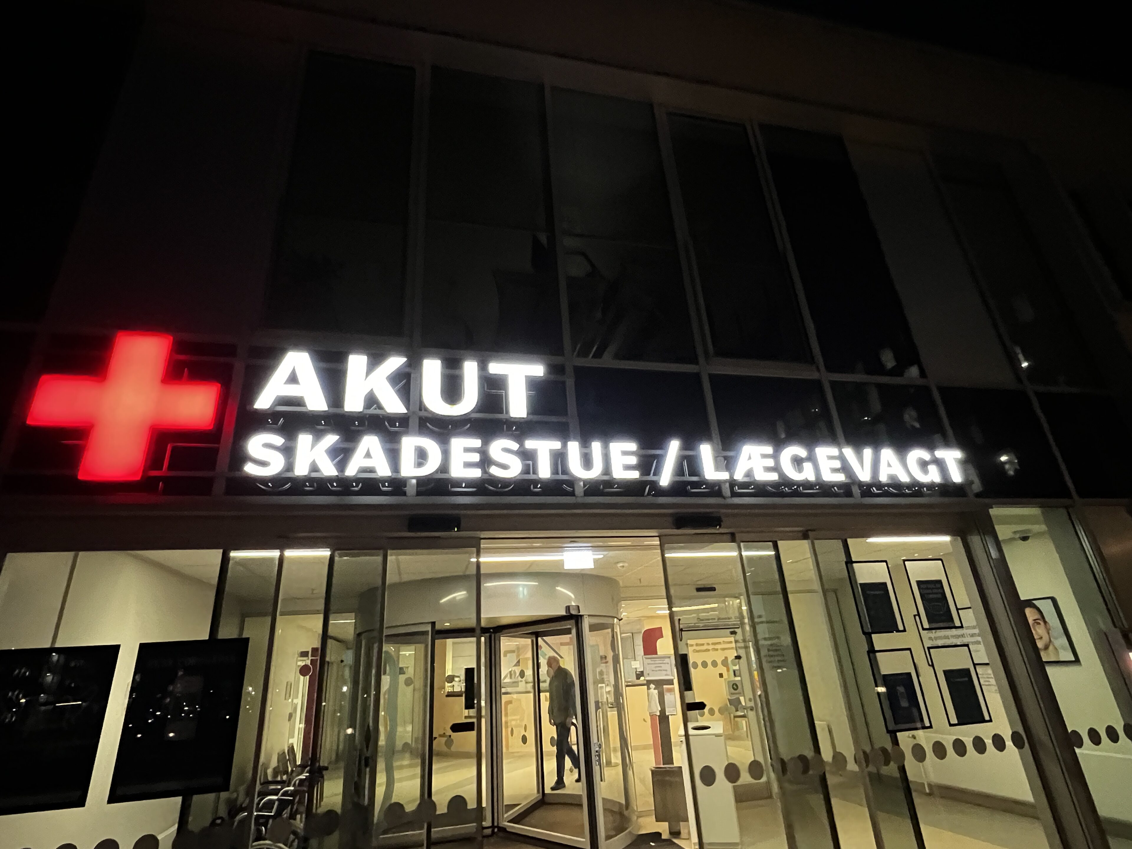 Bil kørte ind i indgangsparti ved Kolding Sygehus