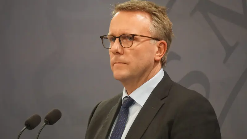 Ny kortlægning peger på lukkede miljøer i udsatte boligområder – ministeren vil gå efter bagmændene