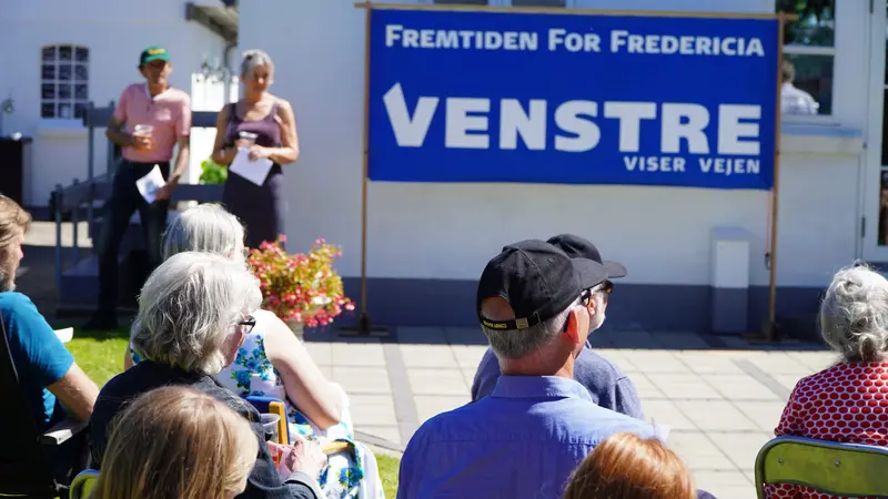 Venstre inviterer hele byen til havefest på grundlovsdag