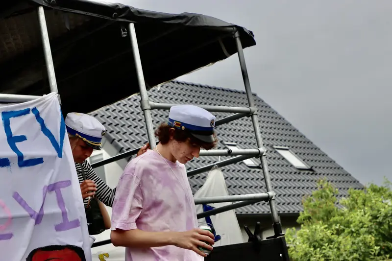 Studentervogn angrebet med peberspray i Middelfart: flere unge fik svie i øjne og luftveje