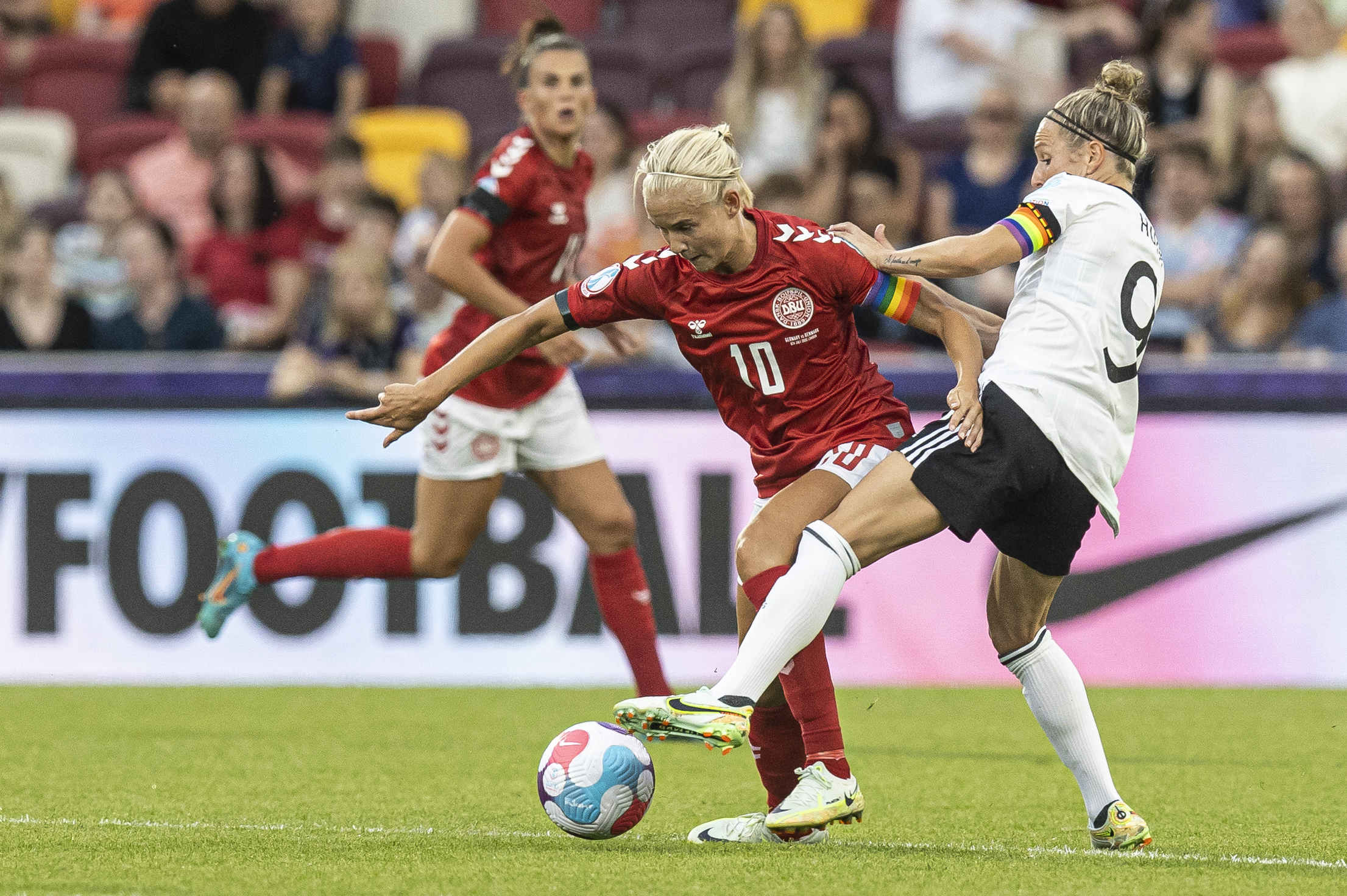 Landsholdsstjernerne Pernille Harder og Magdalena Eriksson skifter til Bayern München