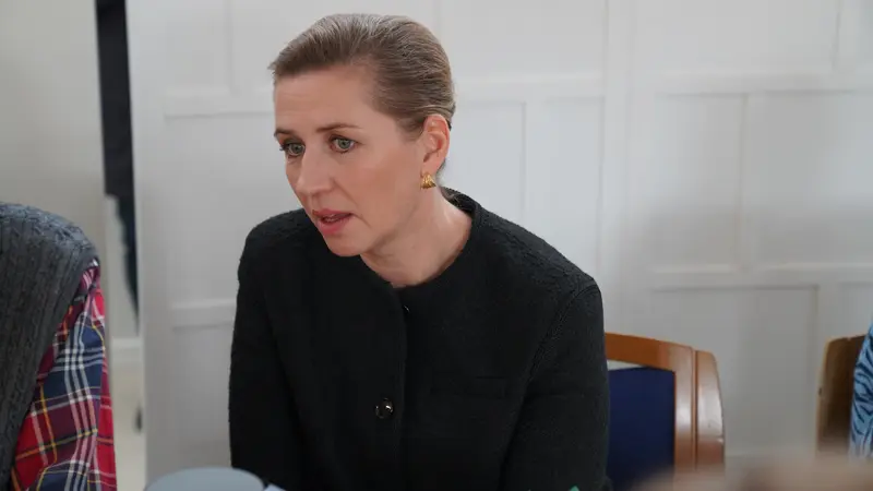 Mette Frederiksen holder alle muligheder åbne i jagten på ny regering