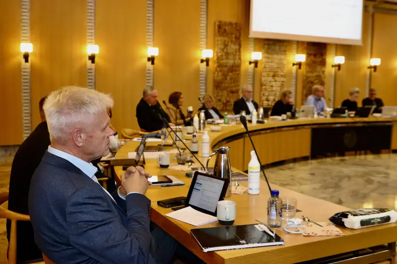 Ubegavet at referere fra lukkede møder