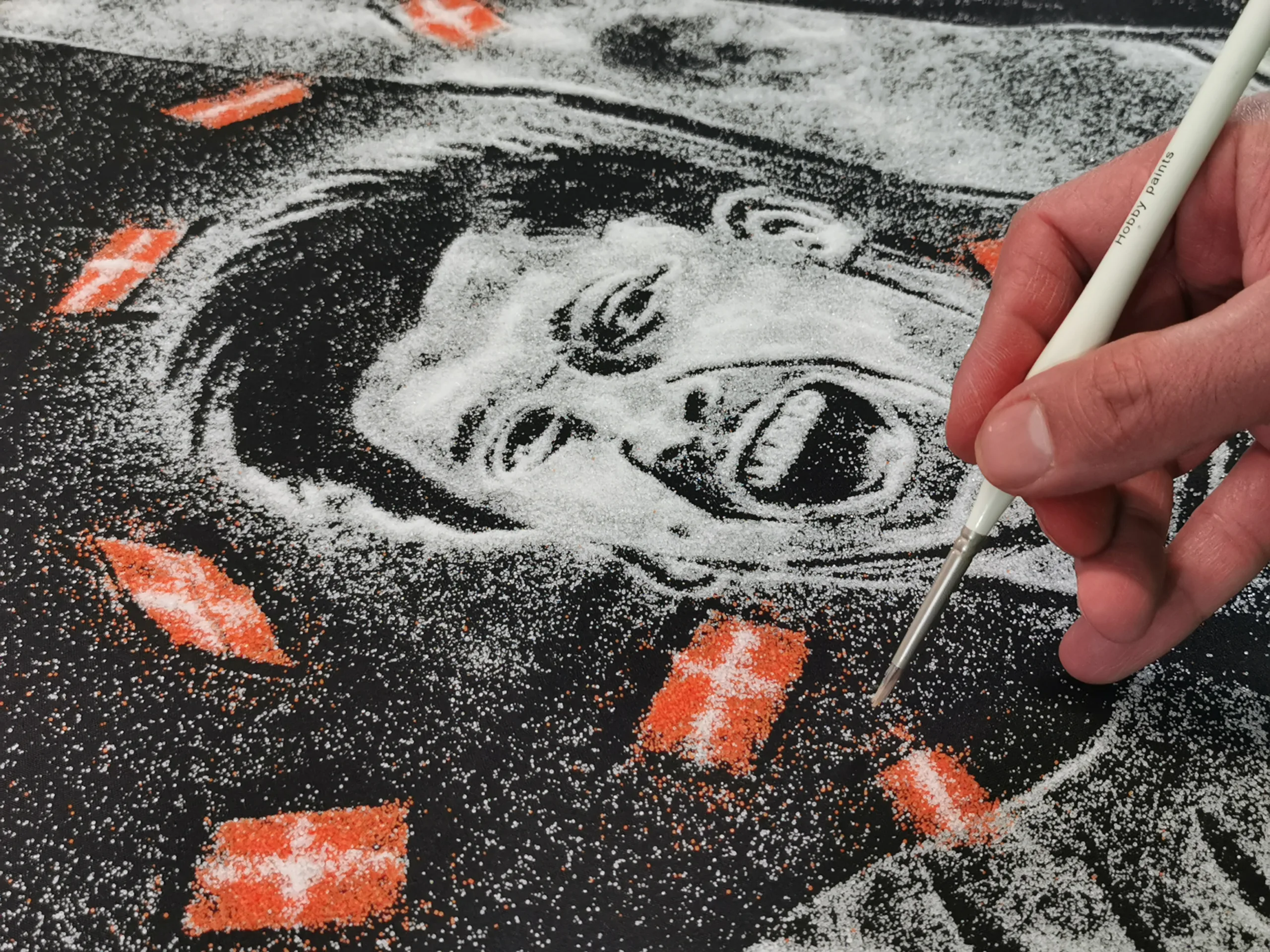 Lokal kunstner hylder landsholdet med salt
