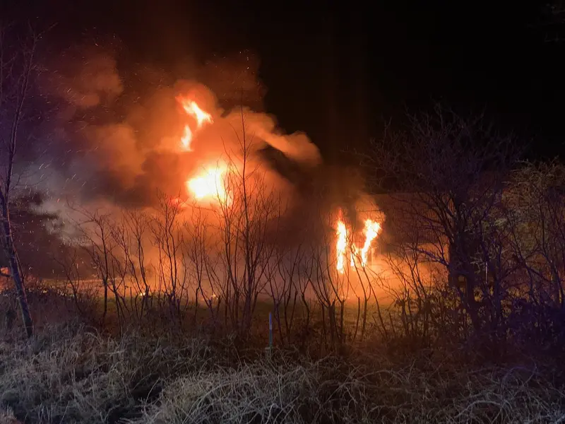 TrekantBrand indsat til voldsom bygningsbrand