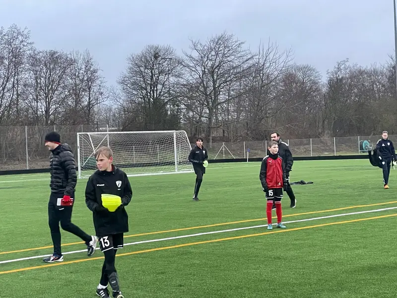 Unge fodboldspillere kæmper for at blive optaget i talentklasse