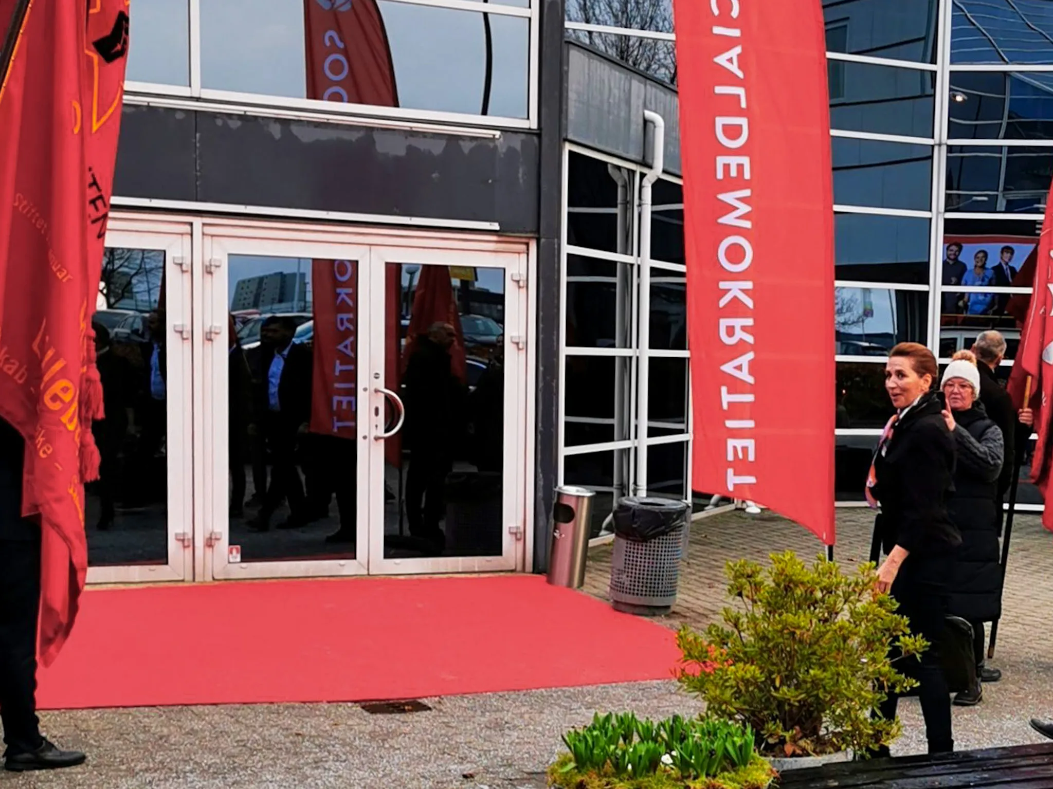 Statsministeren blev mødt af utilfredse 3F'ere: Fingrene væk fra hvederne