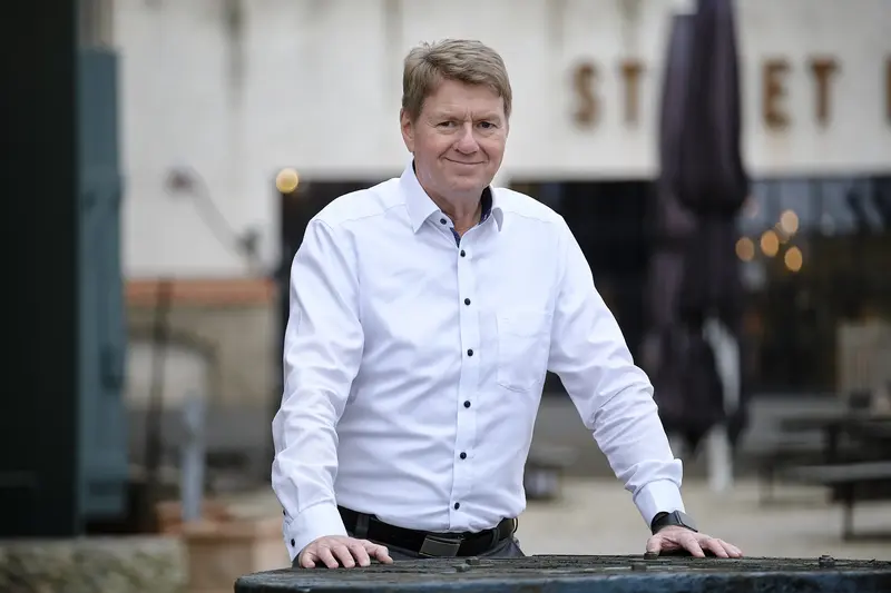 Jovial sparekassemand på pension efter 46 i Fredericias finanssektor