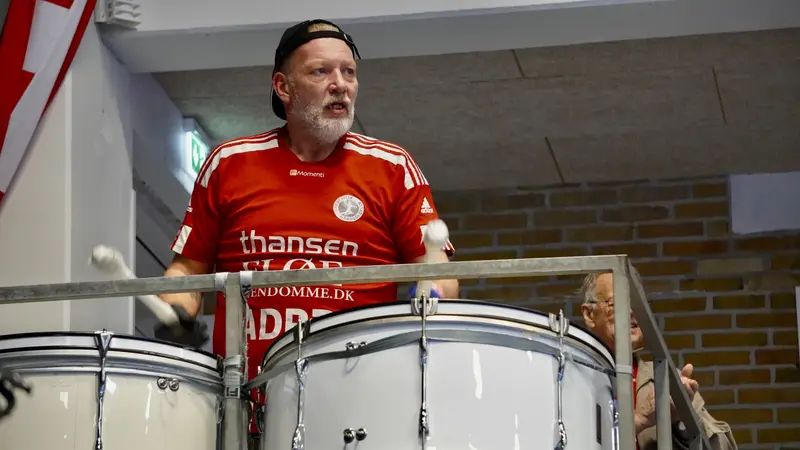 Tromme-Frank går den ekstra mil for at skabe stemning