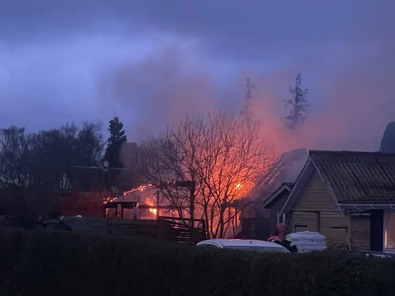 Hus brænder ned