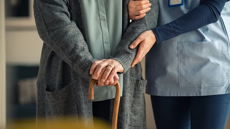 Samfundet vinder 7,5 millioner kroner ved at uddanne en social- og sundhedsmedarbejder