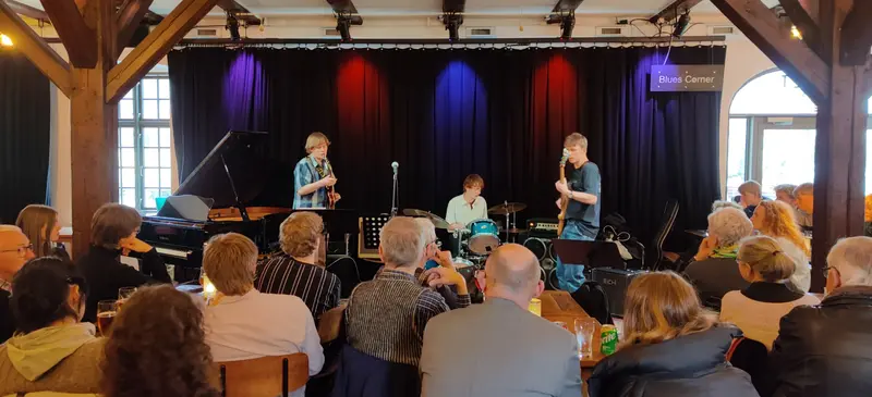 Ungdommelig FredagsJam - musikalske ildsjæle med smil