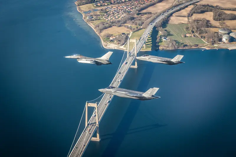 Billeder og video: Amerikanske kampfly fløj over Fredericia