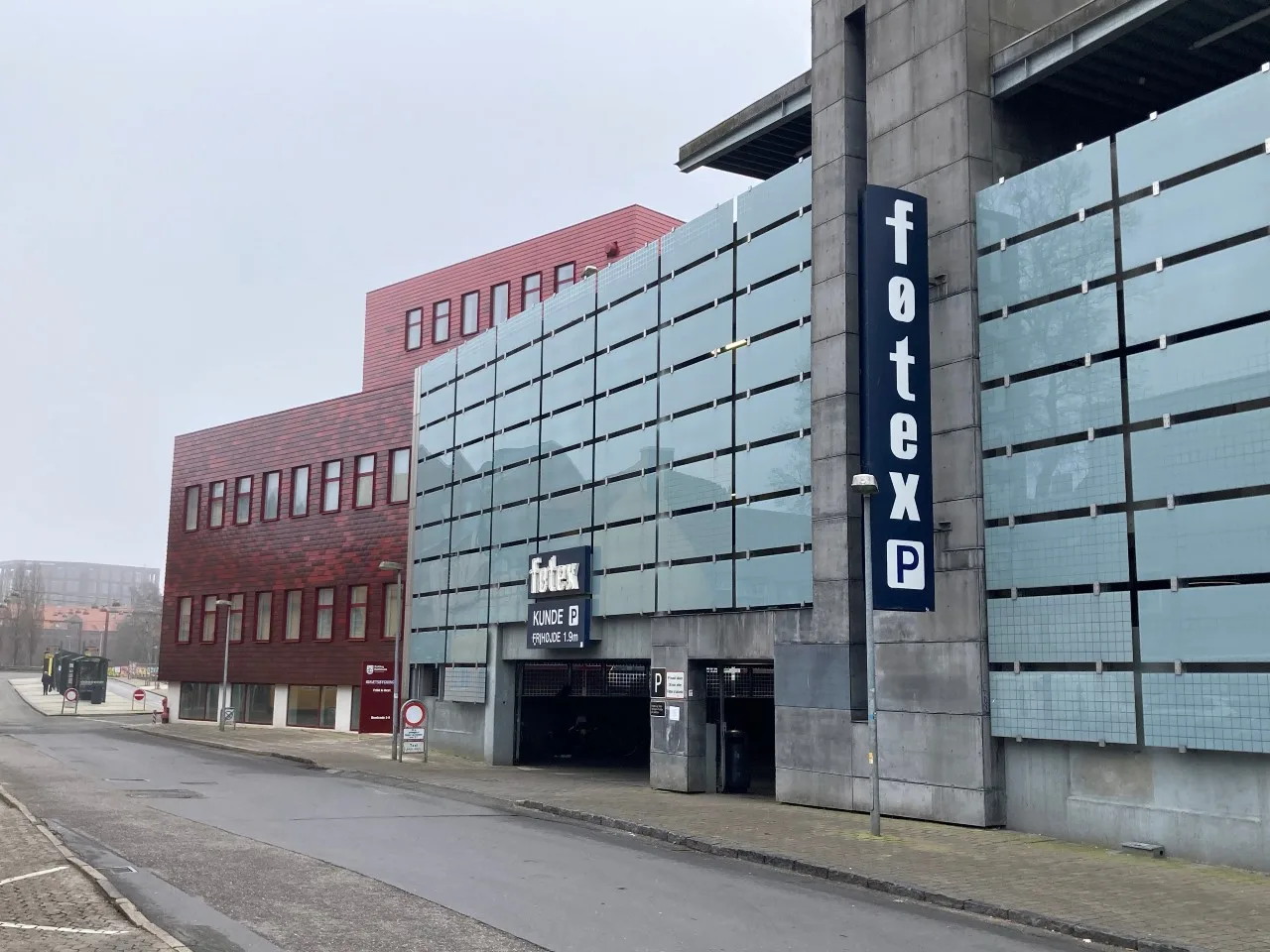 Bortvist person vendte tilbage til Føtex: Spyttede efter ansatte og mistænkes for tyveri fra bil