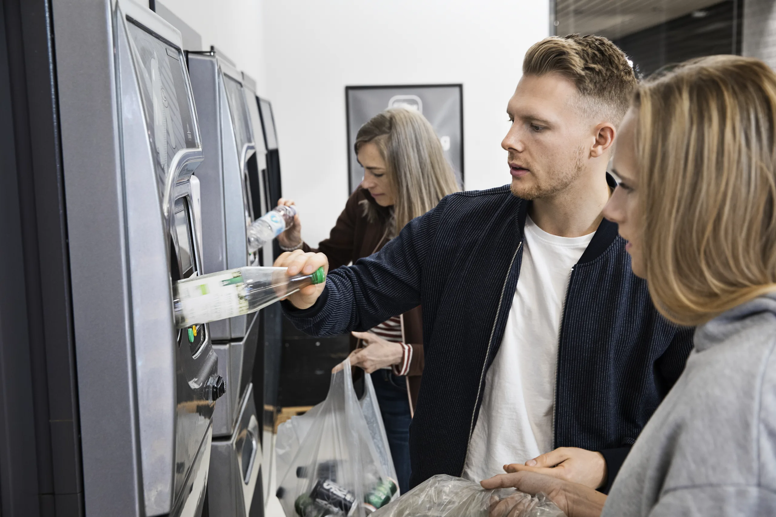 Ny rekord: 2 mia. flasker og dåser pantet i 2022