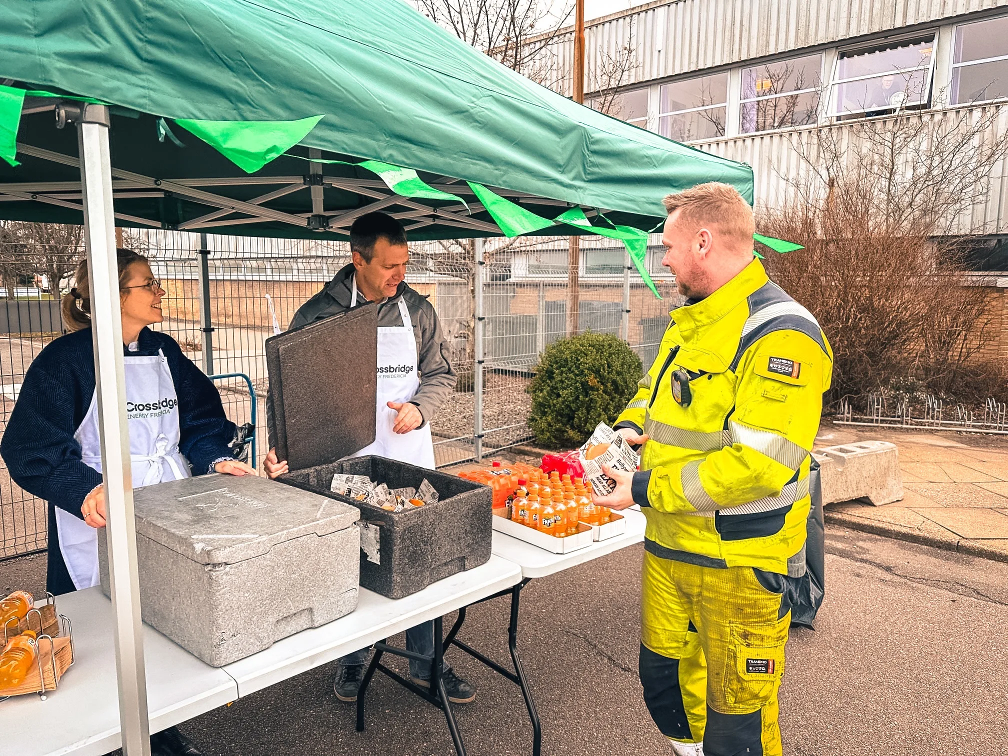 Ribbenssteg og arbejdstøj til Ukraine