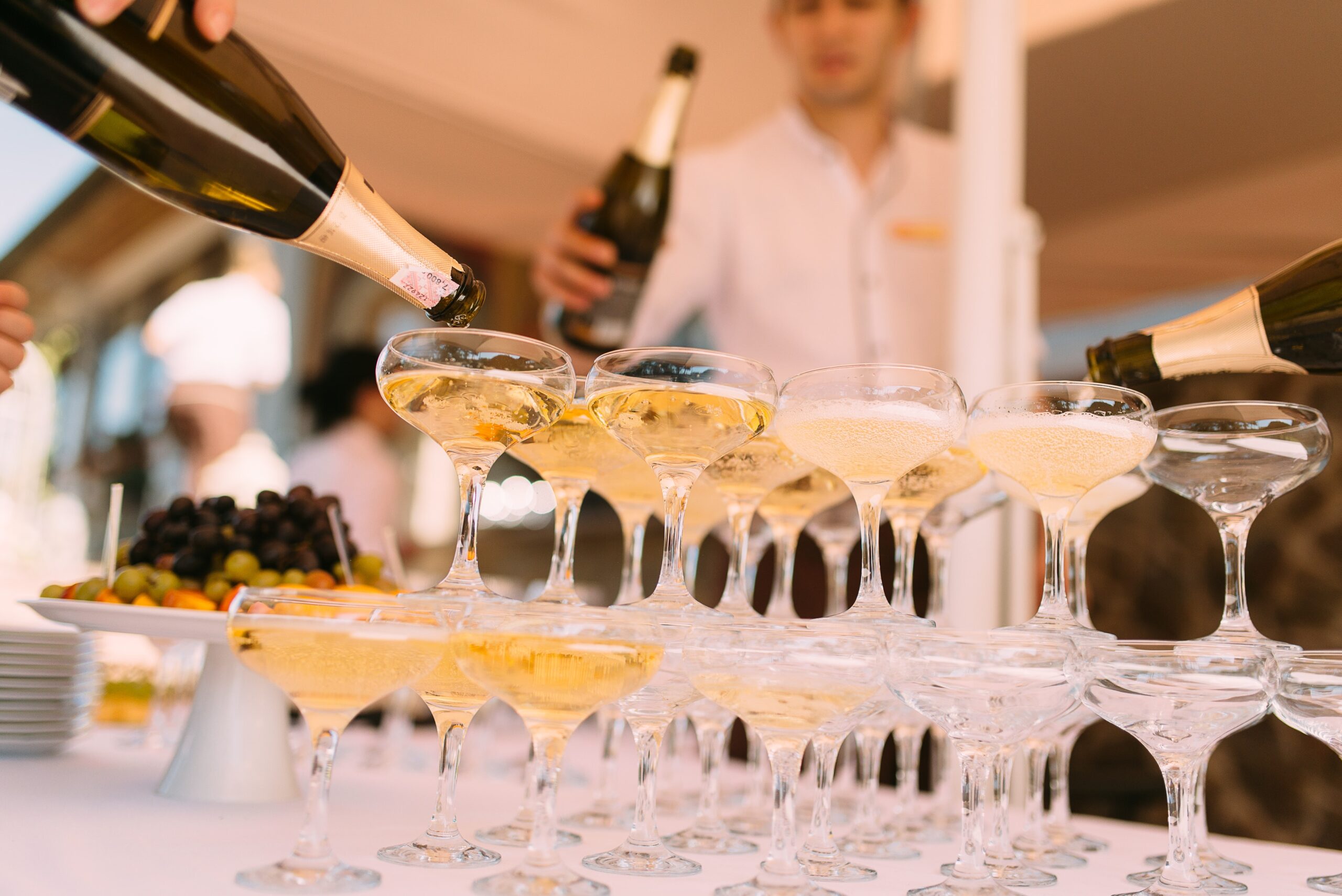 Champagne: En Boblende Rejse Gennem Tid og Sted