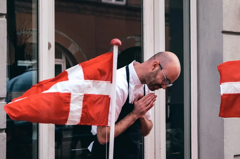 Stor åbning af nyt konditori i Fredericia: Kø på gaden og rørende øjeblikke