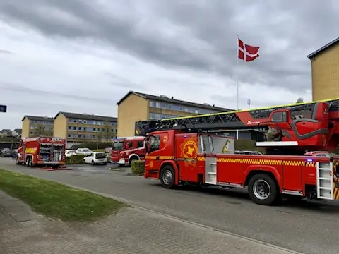 En person reddet ud af brændende lejlighed