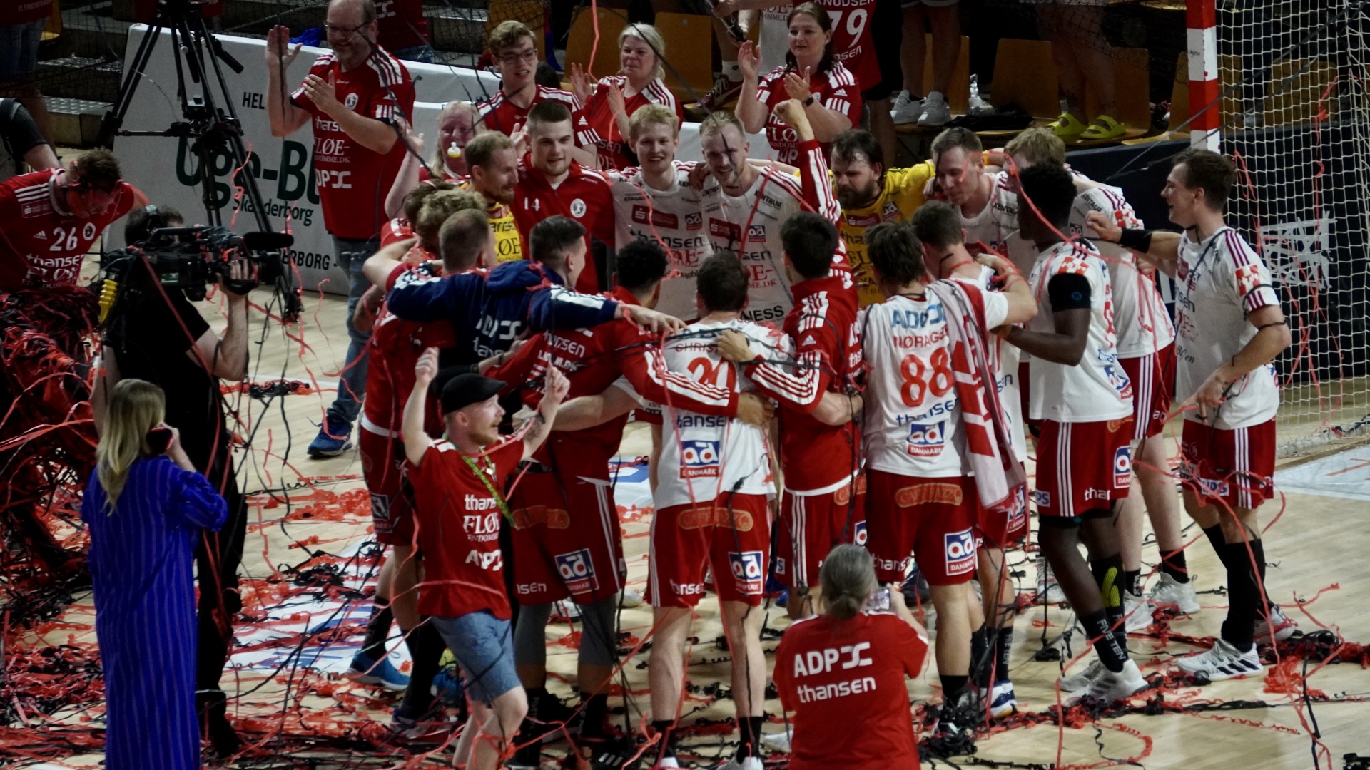 Kæmpe jubel: FHK er i historisk DM-semifinale