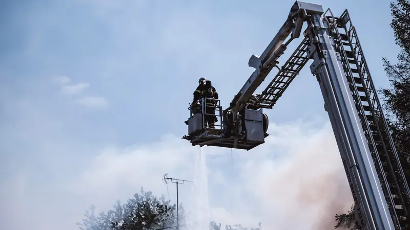 Brand hos Elgiganten i Vejle – vej spærret og borgere opfordres til at holde sig væk