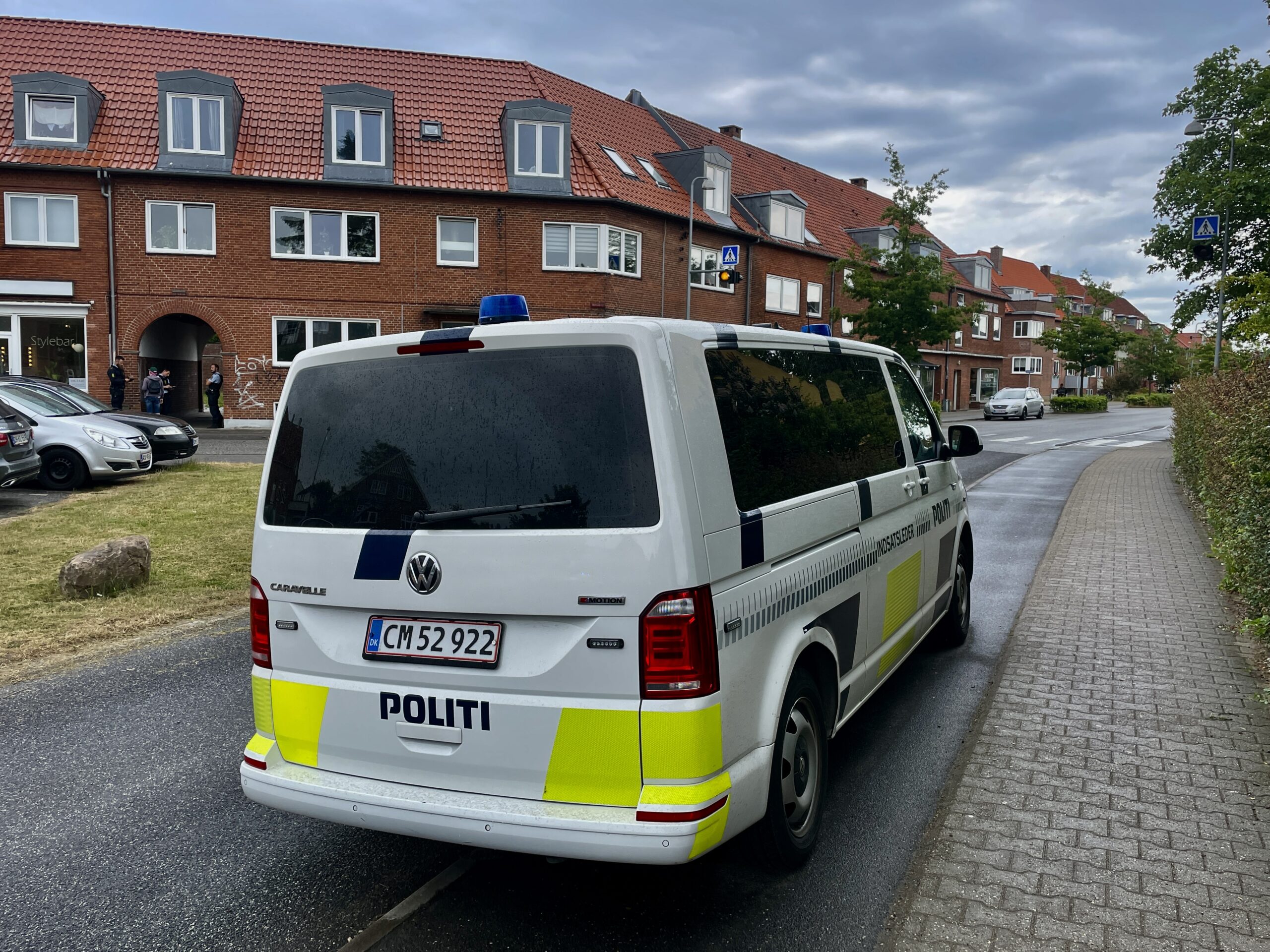 Ugens krimi: Ung mand ført væk i DNA-dragt