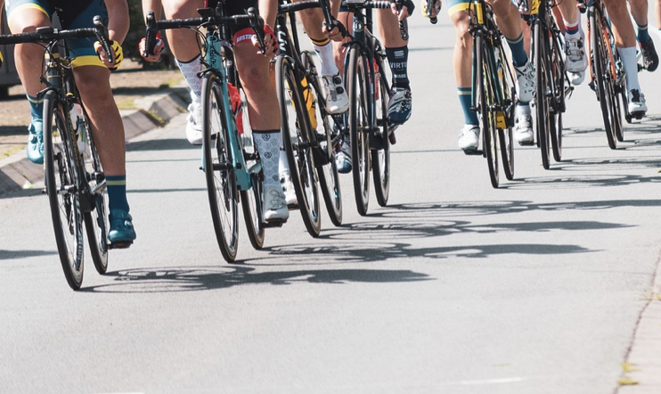 16-årige Albert Philipsen blev juniorverdensmester i cykling 2023 med imponerende solosejr i Glasgow