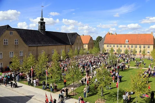 Kronprinsparret deltager i Christiansfelds 250 års jubilæum