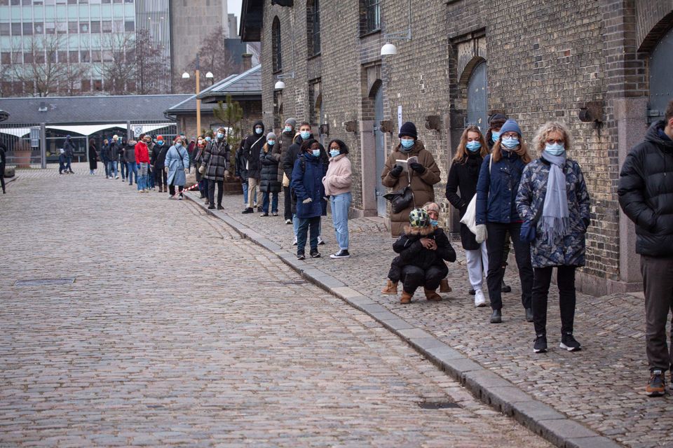Fire ud af fem coronaledige er tilbage i job