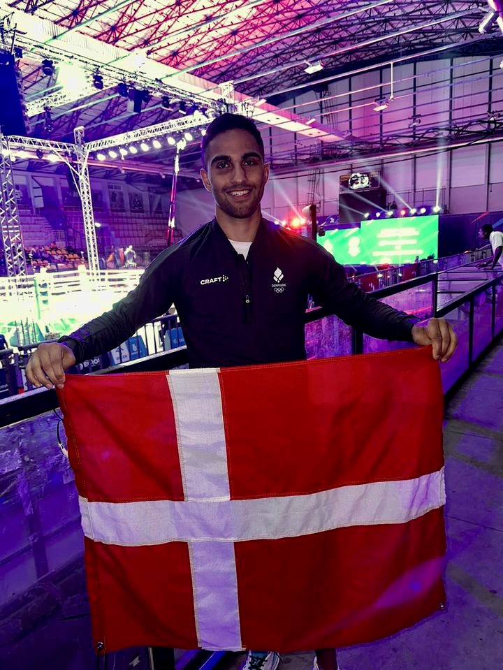 OL-bokser bærer den danske fane