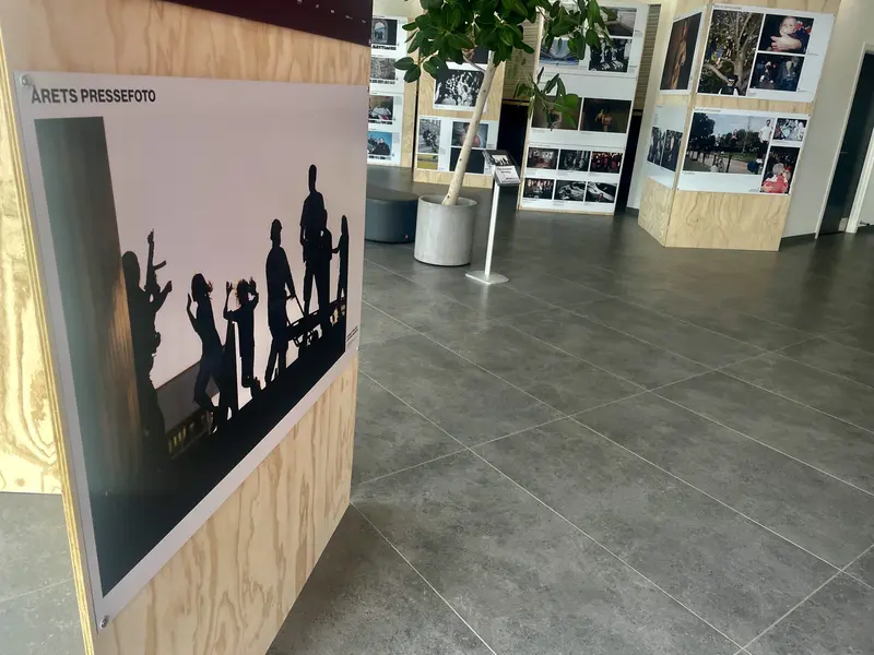 Forhal forvandlet til udstilling: Se årets bedste pressefotos