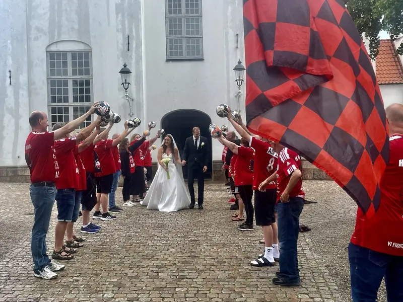 Særlig dag for FHK'er: Bryllupsdag med fans og holdkammerater