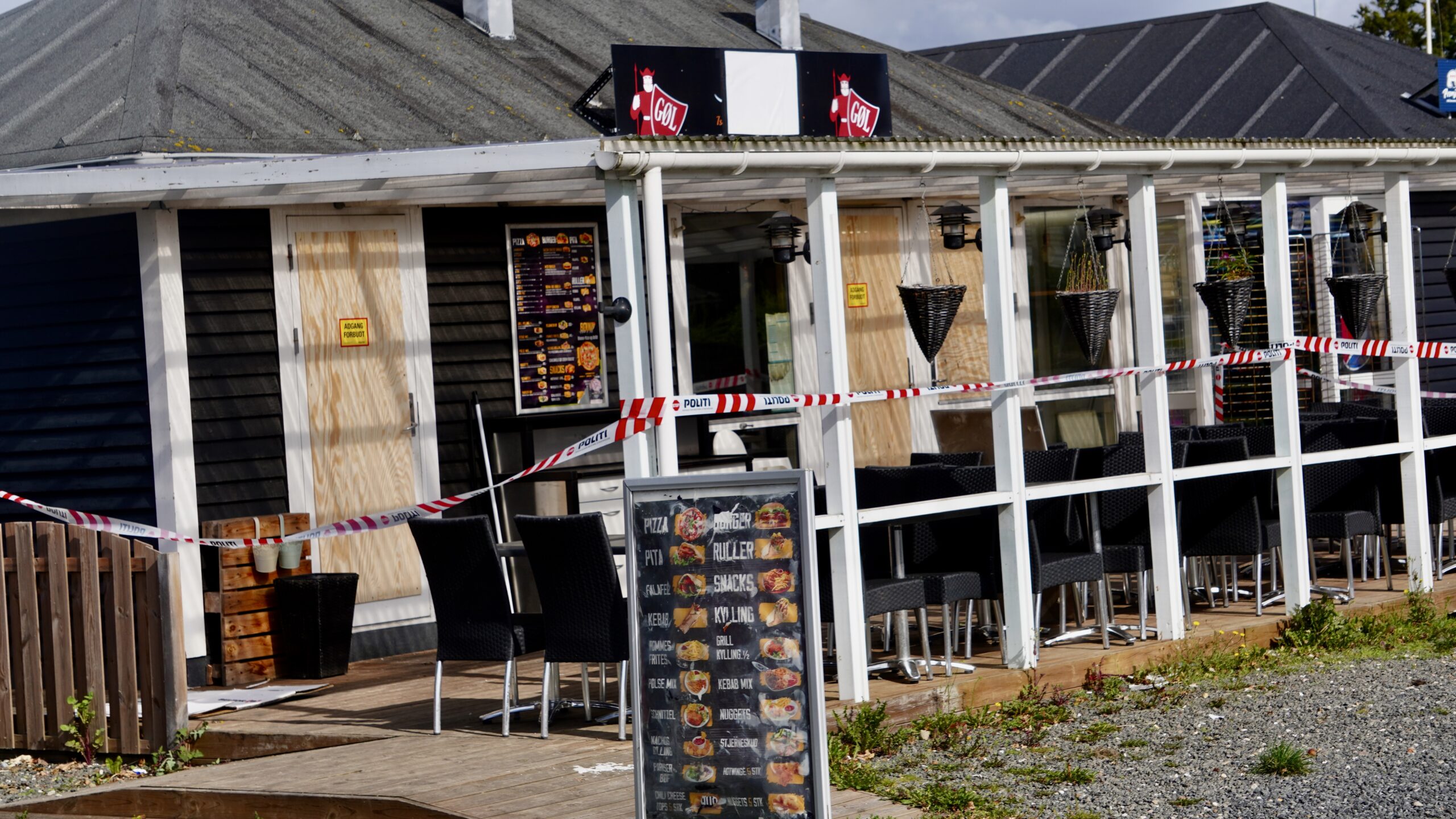Pizzaria afspærret efter brand